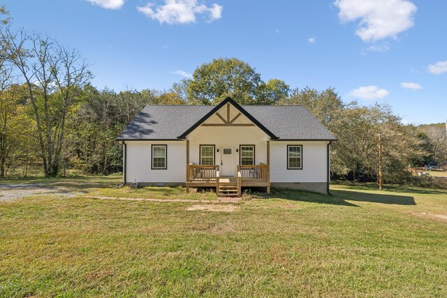 view of front facade featuring a front lawn