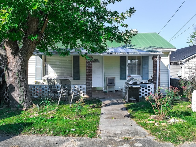 bungalow-style home with covered porch