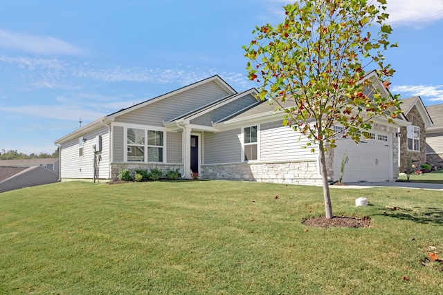 view of front of home featuring a front yard and a garage