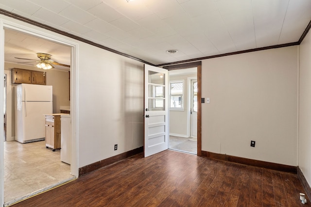 unfurnished room with ornamental molding, light wood-type flooring, and ceiling fan