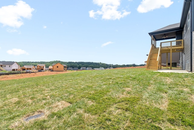 view of yard with ceiling fan