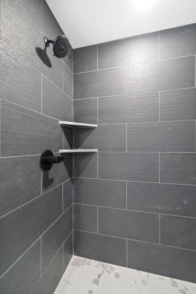 bathroom featuring tiled shower