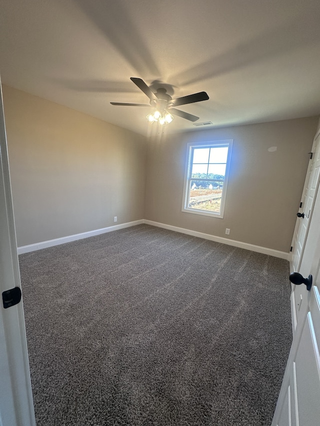 carpeted empty room featuring ceiling fan