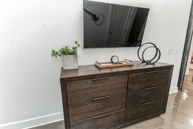 details featuring concrete flooring