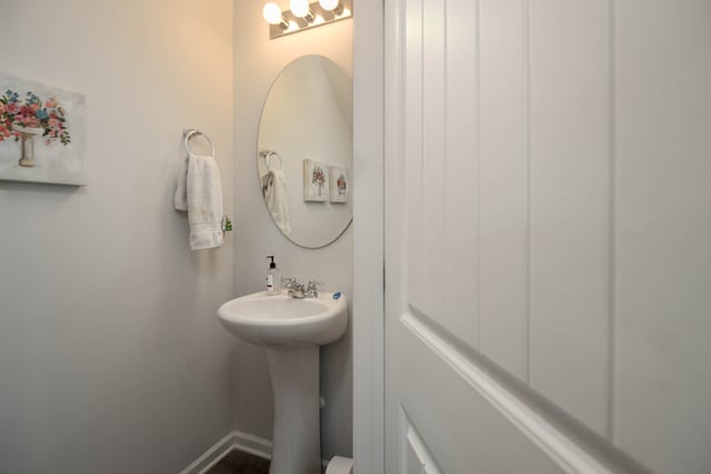 bathroom featuring sink