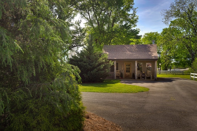 view of front of property featuring covered porch