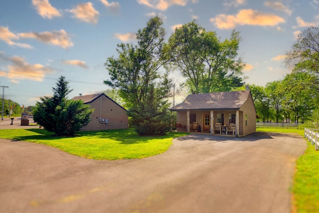 view of front of property with a front yard