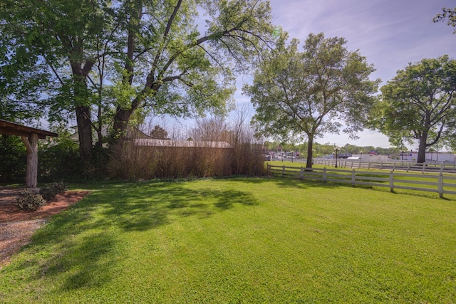 view of yard featuring a rural view