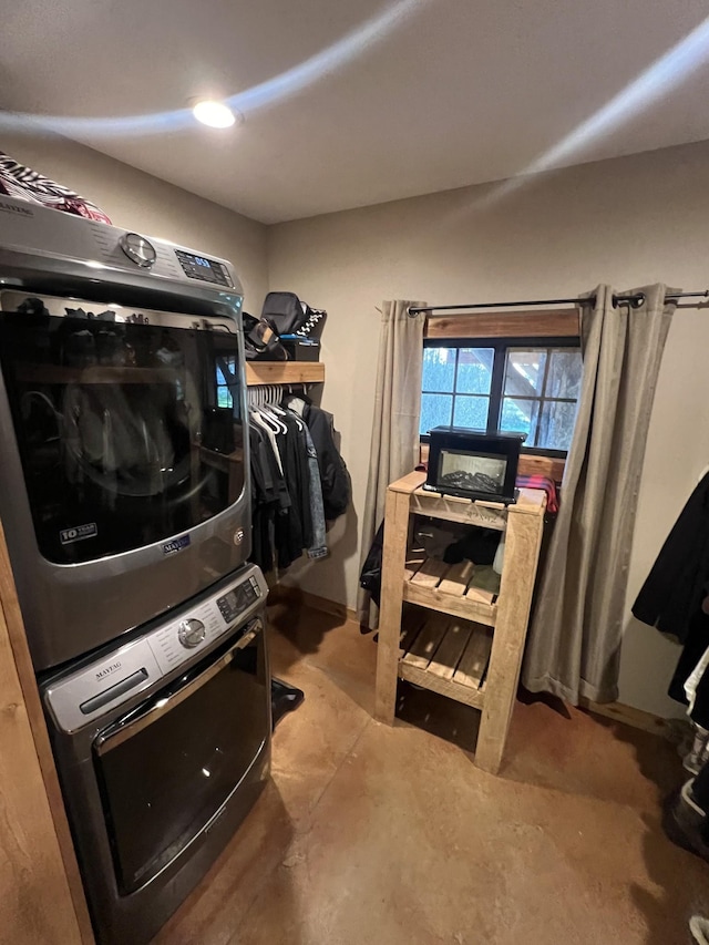 609 Whitthorne St, Shelbyville, TN 37160 - laundry area featuring stacked washer and clothes dryer
