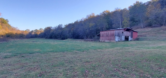 view of yard with a rural view and an outdoor structure