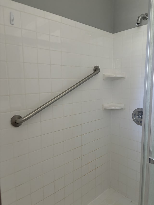 bathroom with a tile shower