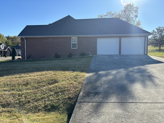 view of front of house featuring a front yard and a garage