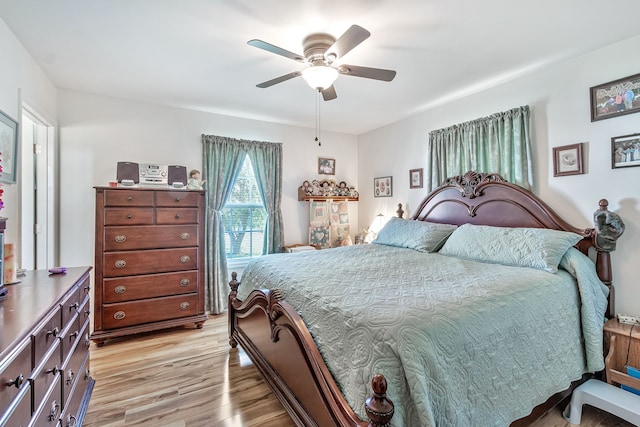 bedroom featuring light hardwood / wood-style floors and ceiling fan