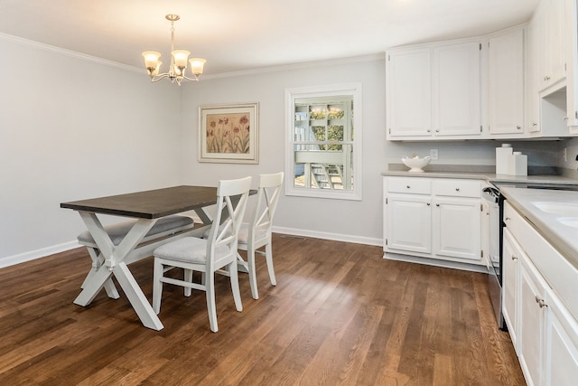 dining room featuring ornamental molding, dark wood-type flooring, and a notable chandelier