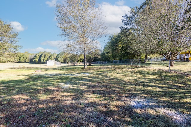 view of yard with a storage shed