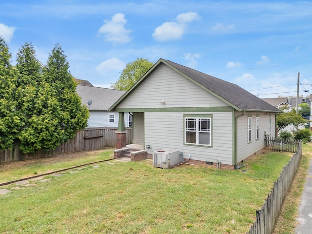 back of house featuring a lawn