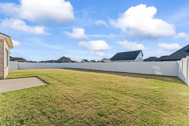 view of yard featuring a patio area