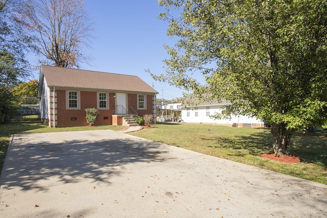 view of front of house featuring a front yard