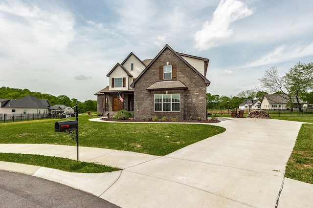 view of front of property featuring a front lawn