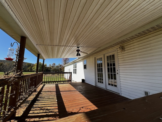 deck with ceiling fan