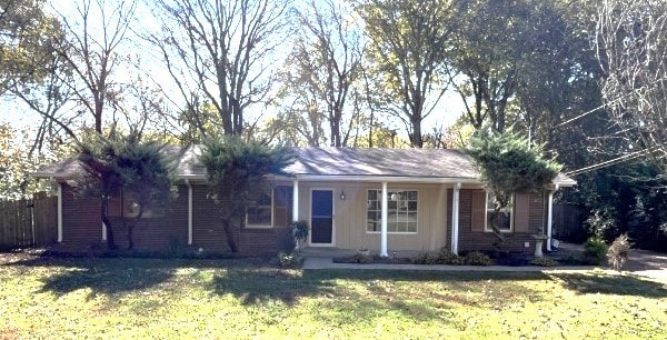 ranch-style home with a front lawn