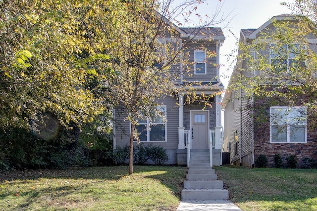 view of front of property featuring a front yard