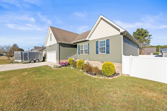 view of front of property featuring a front lawn