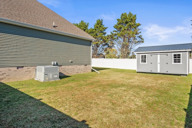 view of yard with a storage unit