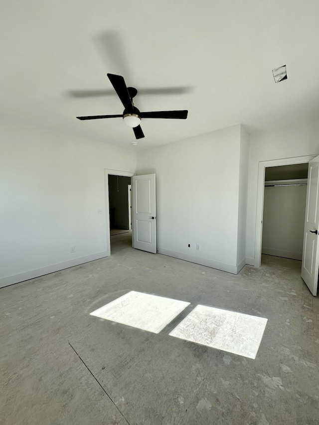 unfurnished bedroom featuring ceiling fan, baseboards, and a closet