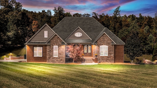 view of front of house featuring a lawn