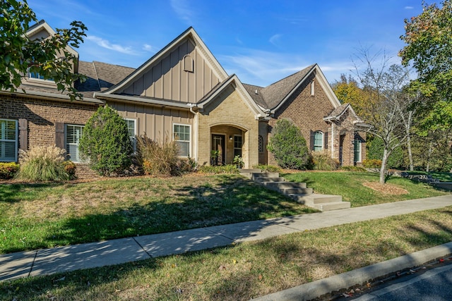 view of front of house with a front lawn