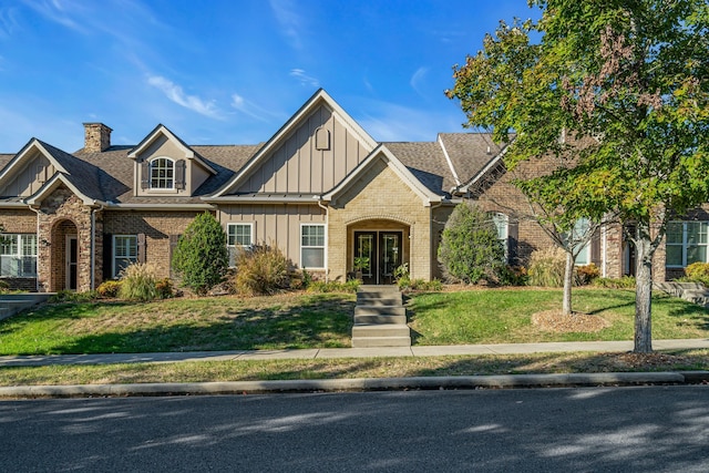 view of front of home with a front lawn