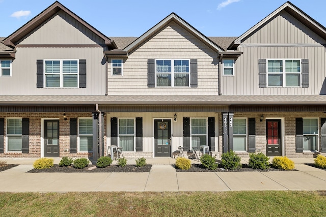 view of front of property with covered porch