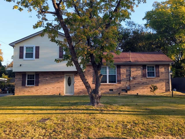 tri-level home with a front yard