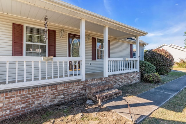 entrance to property featuring covered porch