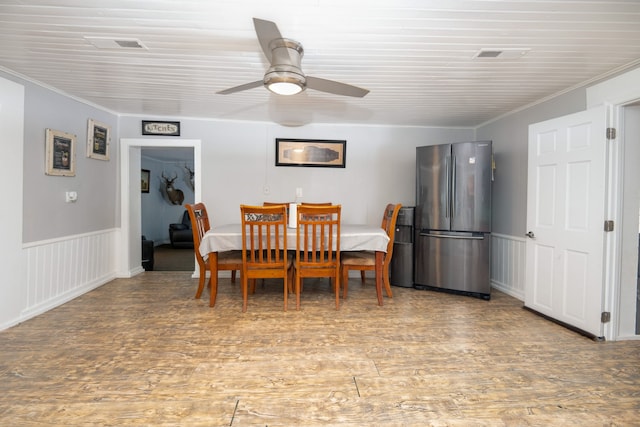 dining room featuring ceiling fan, ornamental molding, and light hardwood / wood-style flooring