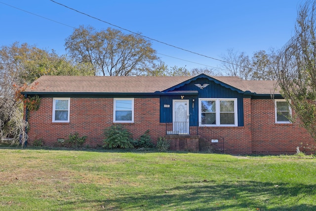 view of front of property with a front yard