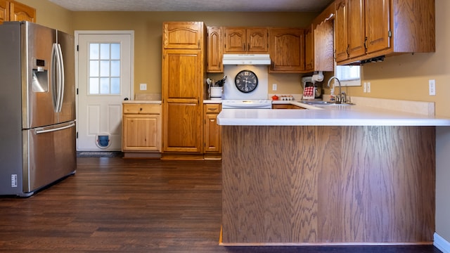 kitchen with sink, dark hardwood / wood-style flooring, kitchen peninsula, white range oven, and stainless steel fridge with ice dispenser