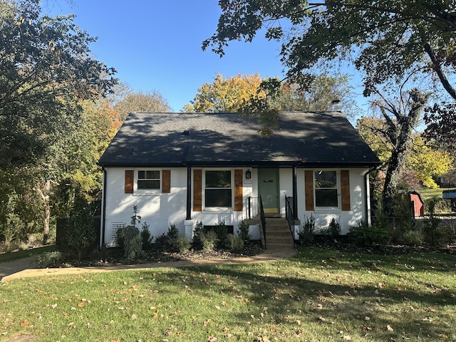 view of front of property with a front lawn