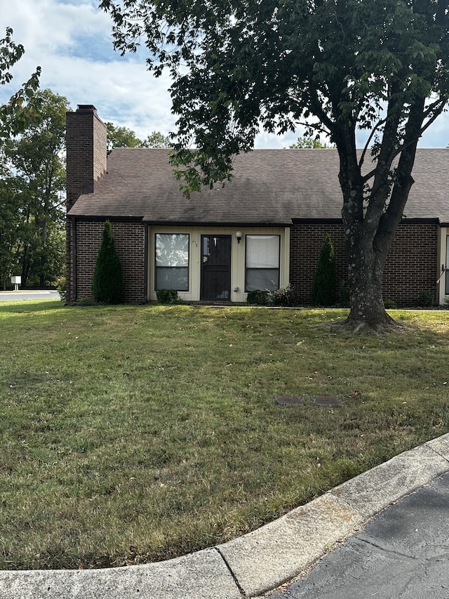 view of front of property with a front lawn