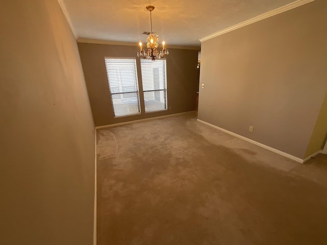 spare room with ornamental molding, carpet floors, and a notable chandelier