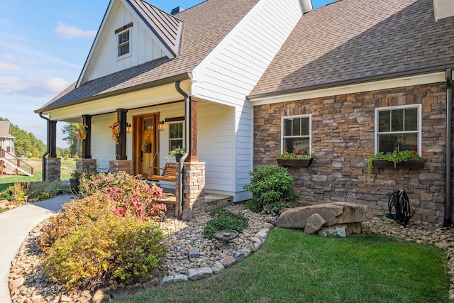 view of front of property with a porch and a front lawn