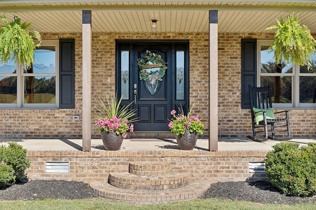 entrance to property featuring a porch