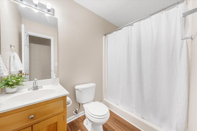 105 Middleton Ct, Tullahoma, TN 37388 - bathroom with a shower with curtain, wood finished floors, vanity, baseboards, and toilet