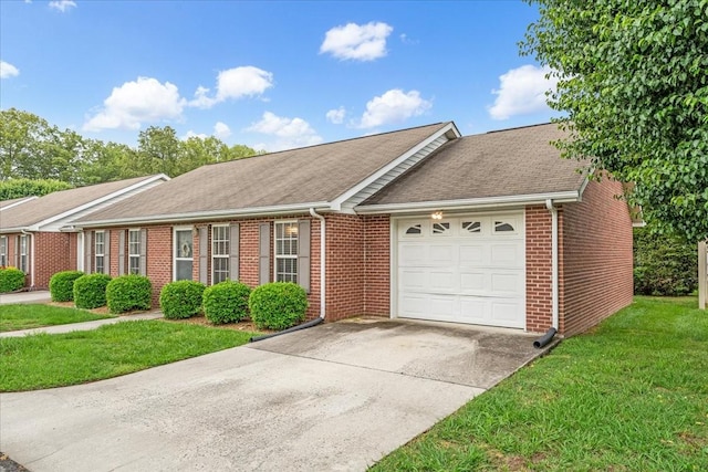 105 Middleton Ct, Tullahoma, TN 37388 - single story home with a garage, a front yard, roof with shingles, brick siding, and concrete driveway