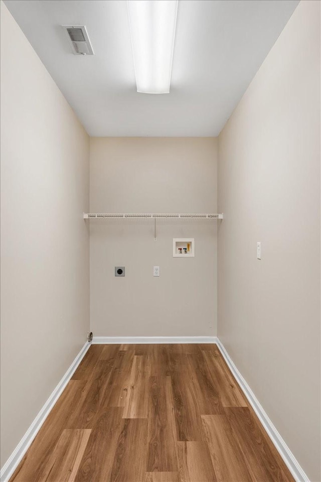 105 Middleton Ct, Tullahoma, TN 37388 - laundry area with washer hookup, laundry area, baseboards, wood finished floors, and visible vents