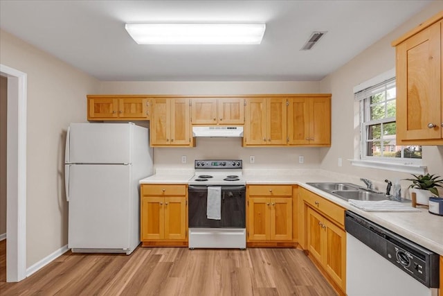 105 Middleton Ct, Tullahoma, TN 37388 - kitchen featuring visible vents, white appliances, light wood-style floors, under cabinet range hood, and a sink