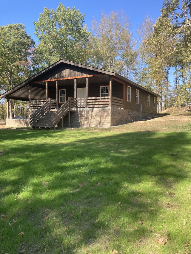 view of front of house featuring a front lawn