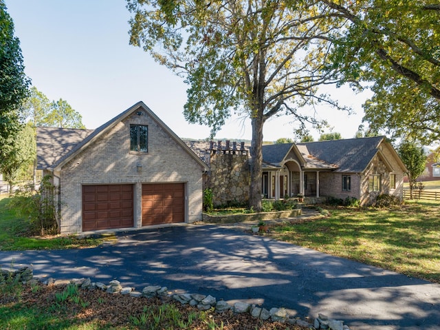 view of front facade featuring a front lawn and a garage