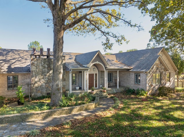 view of front of property with a front yard